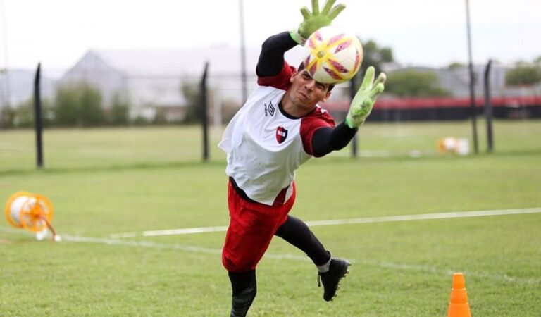 Arribó al Parque Independencia desde Vélez y en poco tiempo le ganó el puesto a Nelson Ibáñez y se transformó en un futbolista indiscutido del elenco titular rojinegro. Gentileza: prensa Newell's Old Boys.