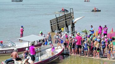 El transporte masivo en barcazas no se permitirá en La Paz 2019. Los triatletas serán trasladados en lancha a las zonas de largada. Triatlón Internacional de La Paz.