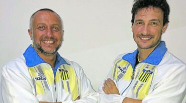 Guillermo Escanés hizo la primera huella; José Saucedo la continúa. El sendero de Paracao en la Liga Argentina A2 es prometedor. Prensa Paracao Vóley