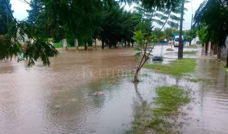 El intendente Enrique Mualem manifestó que Tostado está inundada en su totalidad. Mirador Provincial.