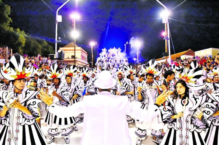 El carnaval es la punta de lanza de una amplia galería de eventos y fiestas populares en vacaciones.