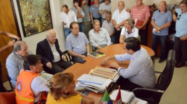 Lifschitz se reunió con el intendente Vallejos. También participaron los ministros Morini y Garibay. Gentileza: prensa Gobierno de Santa Fe.