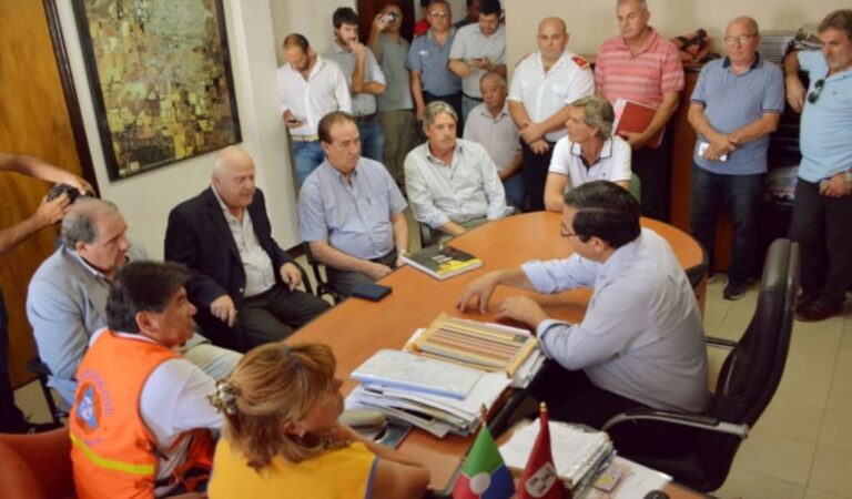 Lifschitz se reunió con el intendente Vallejos. También participaron los ministros Morini y Garibay. Gentileza: prensa Gobierno de Santa Fe.