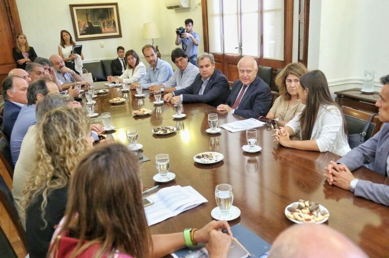 El gobernador Lifschitz recibió en Casa de Gobierno a la delegación de Cancillería nacional que definirá los requerimientos para la celebración de la cumbre