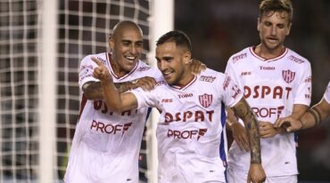 Unión abrió el marcador de penal con el gol de penal de Franco Fragapane. Matías Napoli.