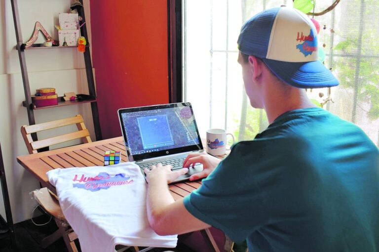 El joven creador de la página de humor prefiere el anonimato.