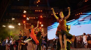 El formato de noches conceptuales ordenó los públicos y categorizó a los artistas en sus tiempos para que