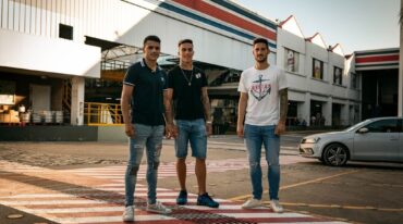 Los jugadores nuevos de Unión y también los de Colón pasaron por la cervecería. Gentileza.
