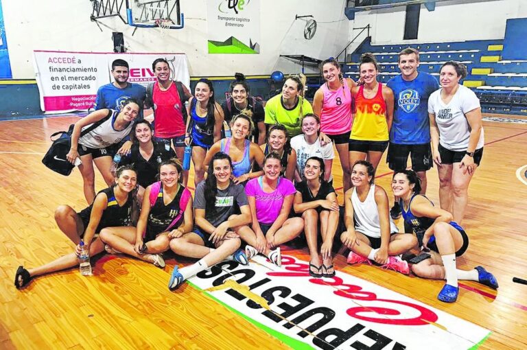 El plantel sanjosesino lleva adelante una exigente preparación desde principios de diciembre. Prensa Vóley San José