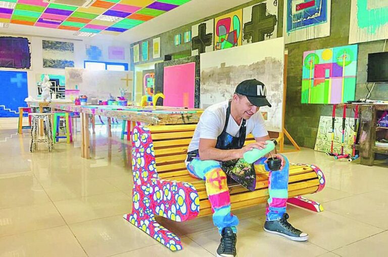 Más de 400 obras son exhibidas en el atelier de Estación Grande