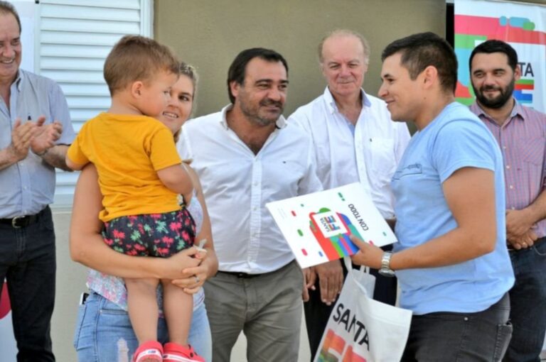 'El hábitat y la vivienda son dos de los ejes centrales de la gestión gracias a la decisión política del gobernador Lifschitz'