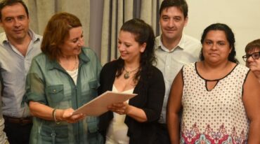 En el decreto firmado se estableció el radio jurisdiccional de las dos vecinales. Gentileza: prensa Municipalidad de Rosario.