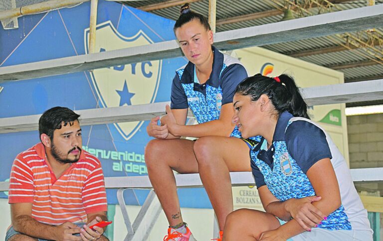 Lucila Bussón y Melina Spahn hicieron un repaso de su historial deportivo junto a Mirador Entre Ríos.  Gentileza Gustavo Kappes