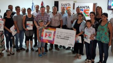 Los desembolsos fueron entregados por el director provincial de Vivienda y Urbanismo