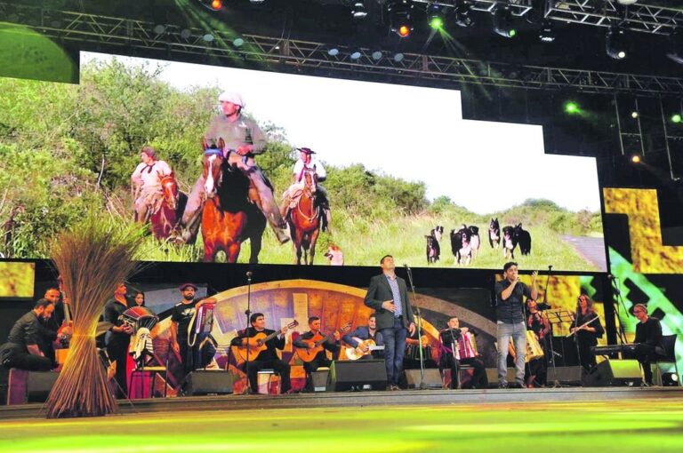 Jornalero de Jorge Méndez formó parte del cancionero y fue interpretada por Mario Suárez y Damián Lemes. Gobierno de Entre Ríos