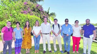 El gobernador compartió un desayuno de trabajo con un grupo de emprendedores.