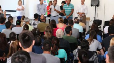 El loteo forma parte de un convenio entre la CGT y la Dirección Provincial de Vivienda y Urbanismo. Gentileza: prensa Gobierno de Santa Fe.