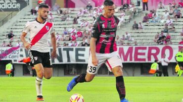 Gabriel Avalos por tres. Primer con disparo cruzado