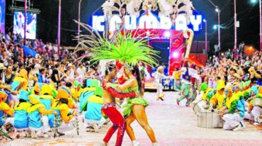 La comparsa K` Rumbay se presenta por 17ª vez. Ya conquistó ocho ediciones.  Corsos de Gualeguay