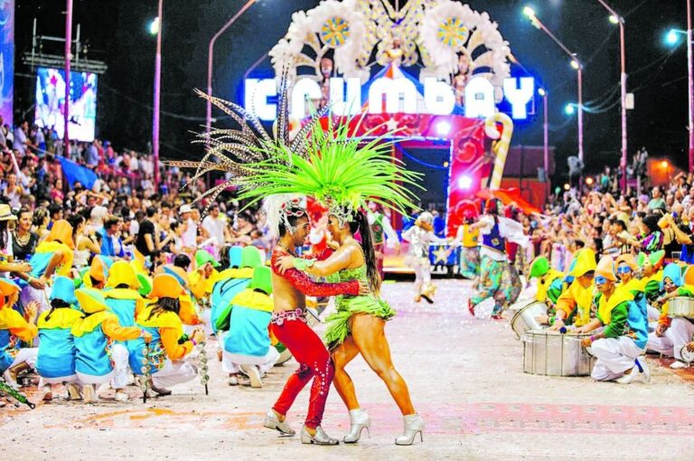 La comparsa K` Rumbay se presenta por 17ª vez. Ya conquistó ocho ediciones.  Corsos de Gualeguay