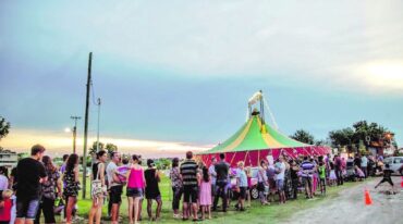 La carpa está instalada en Valle María.