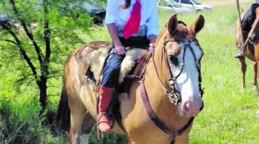 Con la Agrupación Tradicionalista El Horcón de Seguí desfile en Urdinarrain y Diamante