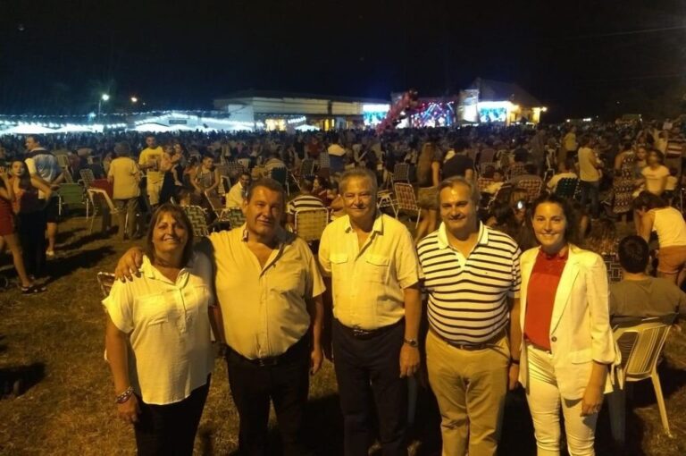 Autoridades provinciales y regionales participaron de la convocante fiesta esperancina. Gentileza.
