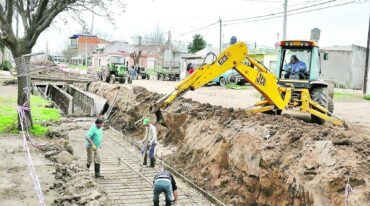 Características. Las tareas contemplan más de 1.400 metros intervenidos en diversas calles de la ciudad de Venado Tuerto. Archivo.