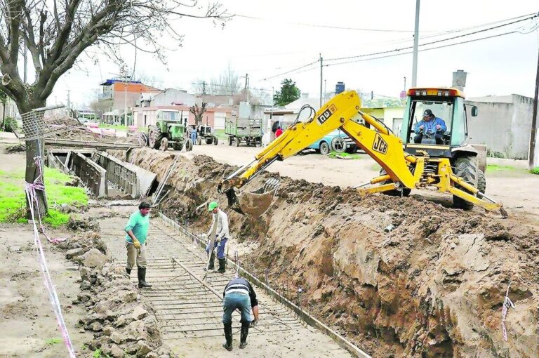 Características. Las tareas contemplan más de 1.400 metros intervenidos en diversas calles de la ciudad de Venado Tuerto. Archivo.