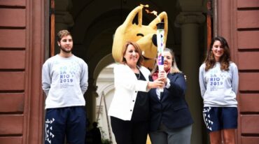La intendenta Fein portó la llama olímpica. Gentileza: prensa Municipalidad de Rosario.