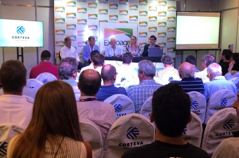 La secretaria Geese estuvo en la exposición agrícola. Gentileza: prensa Gobierno de Santa Fe.