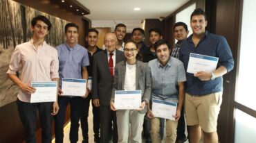 Los finalistas estuvieron con el presidente de fundaciones Grupo Petersen