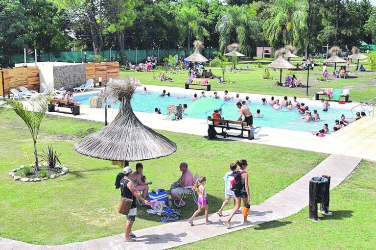 El renovado Polideportivo Municipal fue epicentro de cientos de entrerrianos durante la temporada estival.