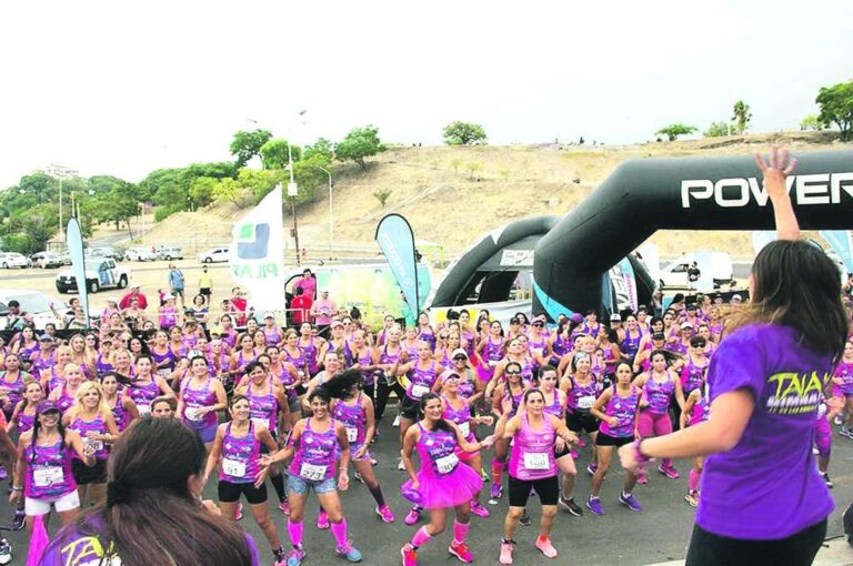 Las mujeres de Paraná y la región se concentrarán en la plaza De las Colectividades para protagonizar otra jornada de festejos y actividad física. Prensa Subsecretaría de Deportes de Paraná