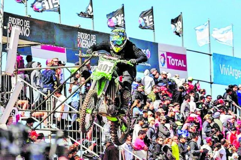 Juan Manuel Jozami en acción en el Enduro del Verano. Sueña con correr el rally Dakar.