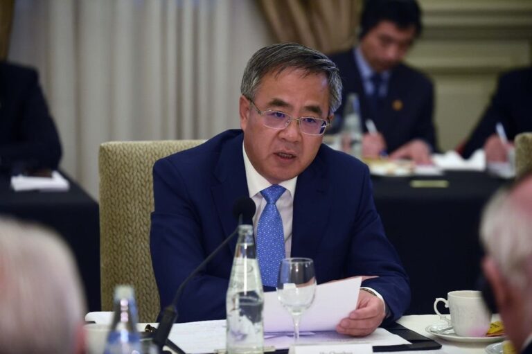 El vice primer ministro chino se reunió con el gobernador y con otras autoridades. Gentileza: prensa BCR.