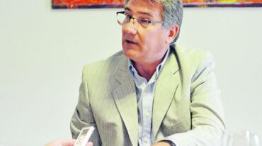 El altísimo rendimiento del negocio financiero hiere de muerte la estructura productiva industrializada.