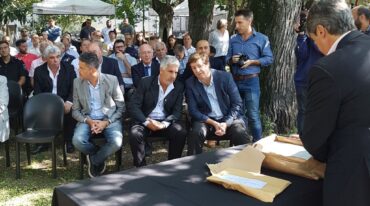 El ministro Garibay encabezó el acto de la apertura de sobres con las ofertas económicas. Gentileza: prensa Gobierno de Santa Fe.