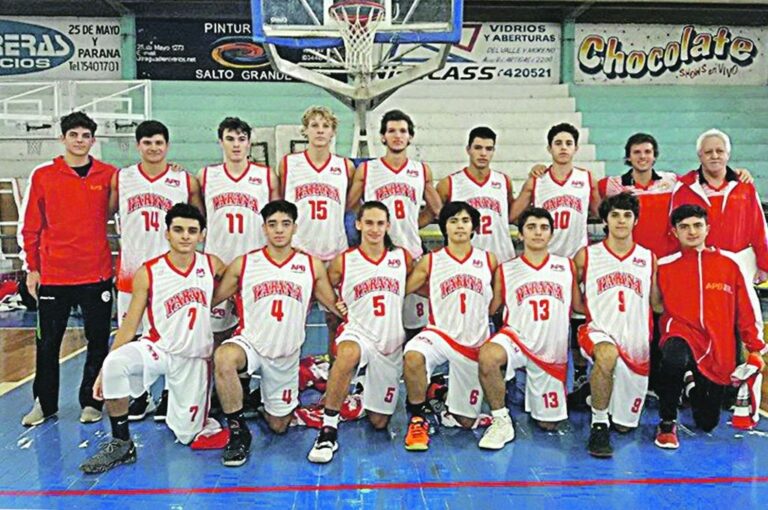 El plantel paranaense campeón entrerriano U17 por quinta vez consecutiva.