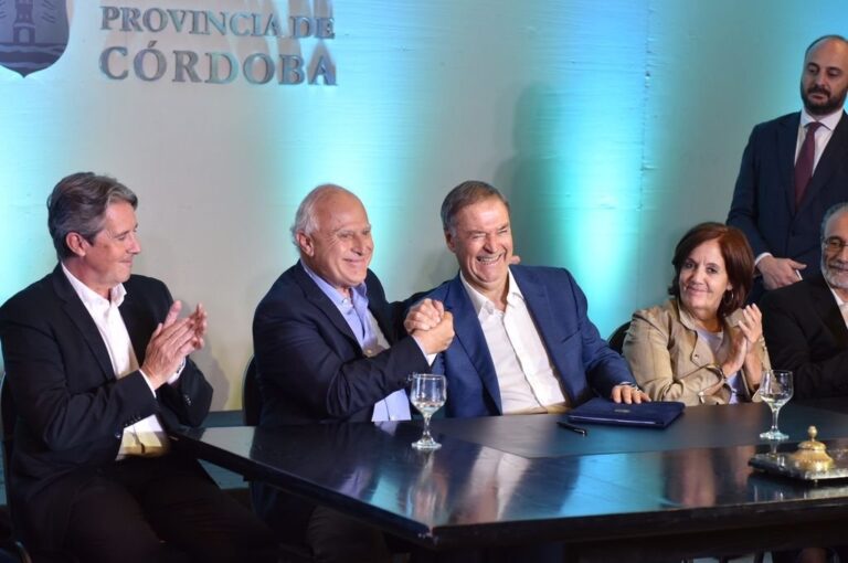 Lifschitz y Schiaretti ponen en marcha el proyecto para construir el acueducto interprovincial Santa Fe-Córdoba. Gentileza: prensa Gobierno de Santa Fe.
