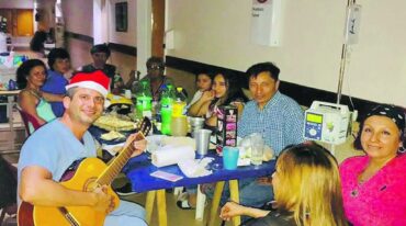 Un año nuevo diferente en el pasillo del Hospital Argerich.