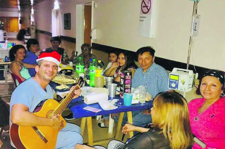 Un año nuevo diferente en el pasillo del Hospital Argerich.