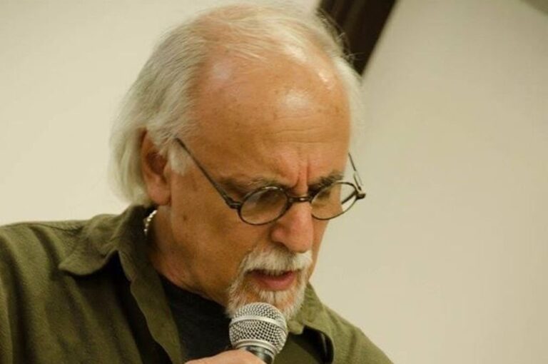 Héctor Berenguer. El poeta rosarino es el encargado de "la parte argentina" de esta antología. Archivo.
