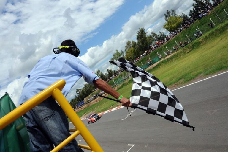 La bandera a cuadros flameará por primera vez en el circuito de la ciudad del sur provincial.  Archivo El Litoral