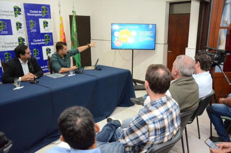 Acción. Vallejos señaló que 'dentro de la función pública una de las obligaciones es rendir cuenta de las acciones de gobierno y las políticas públicas que se implementan'. Mirador Provincial.