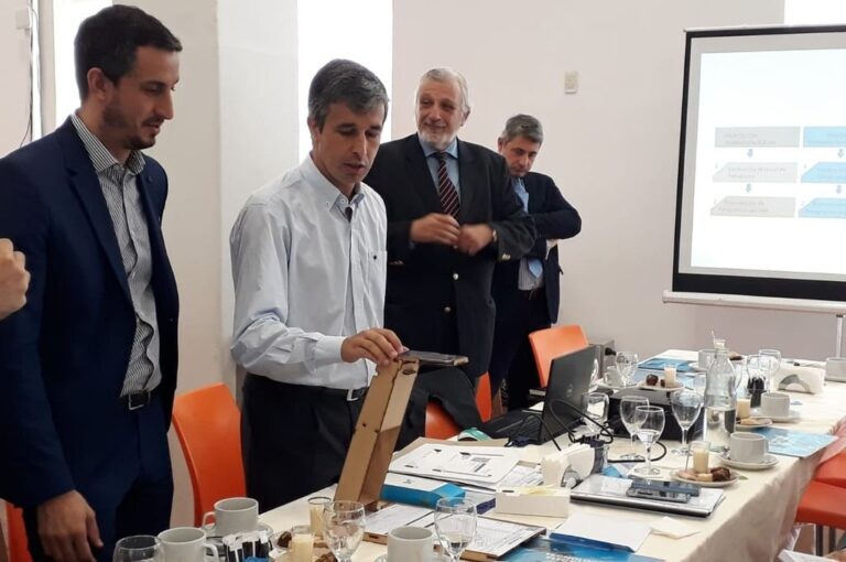 Detalles. Habrá dos grandes centros de recolección de datos en la provincia que se dividirá en dos: la parte centro-sur con sede en Rosario y la parte centro-norte con sede en la capital provincial. Mirador Provincial.