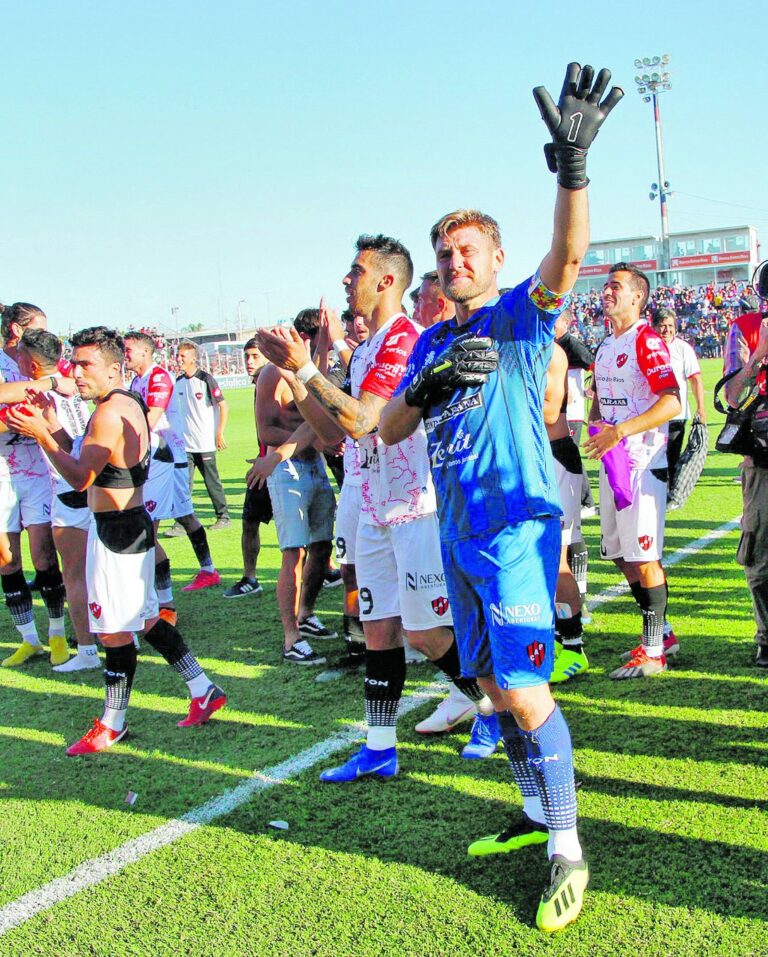 El arquero Sebastián Bértoli. Más allá de algunas fallas importantes en algunos juegos se retiró como un grande