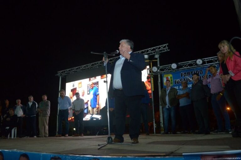 Más de 1.500 personas concurrieron al acto realizado en la intersección de las calles San Martín y Mitre