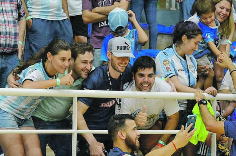 La selfie de los paranaenses con Sandro Antiveros