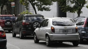 Caos. La entrada y salida de los colegios es un tema de difícil resolución. Todos los intentos de regulación u ordenamiento
